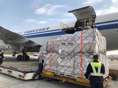 成都雙流機(jī)場(chǎng)海關(guān)護(hù)航“空中通道”，全貨機(jī)航線暢通保障技術(shù)進(jìn)出口